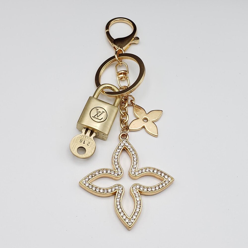 Louis Vuitton Gold Padlock 🔒 Key Set Authentic LV w/ Unbranded Flower Keychain - Picture 4 of 10